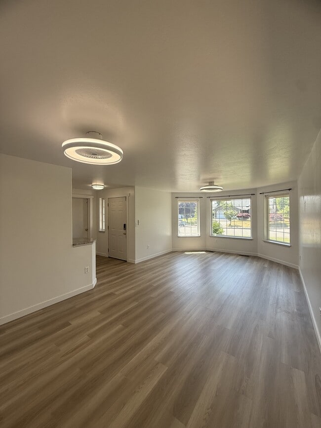Building Photo - 6128 Thornbury Ct SE