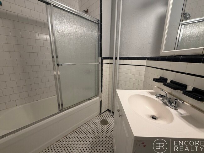 Building Photo - 11 Park St