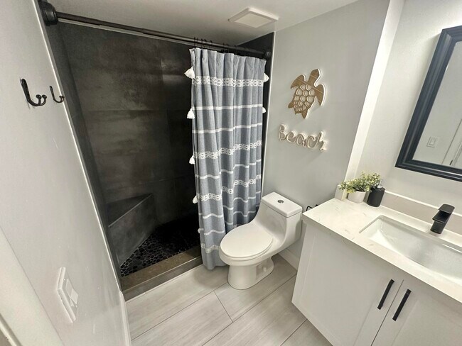 Building Photo - 630 Ocean Dr