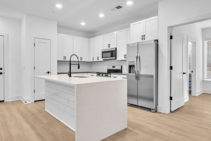 Building Photo - Ethos 622