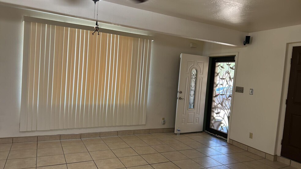 Building Photo - 1175 Avenida Gandara