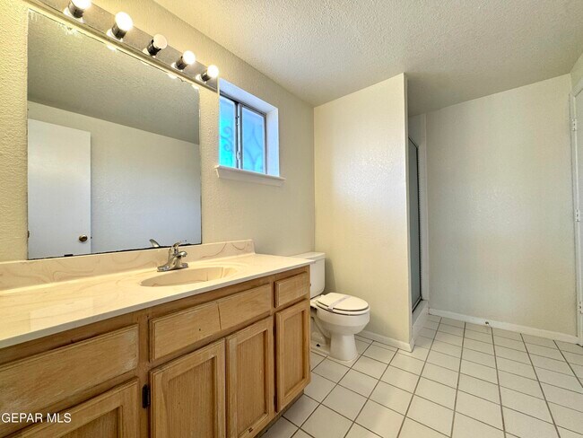 Building Photo - 9928 Acer Ave