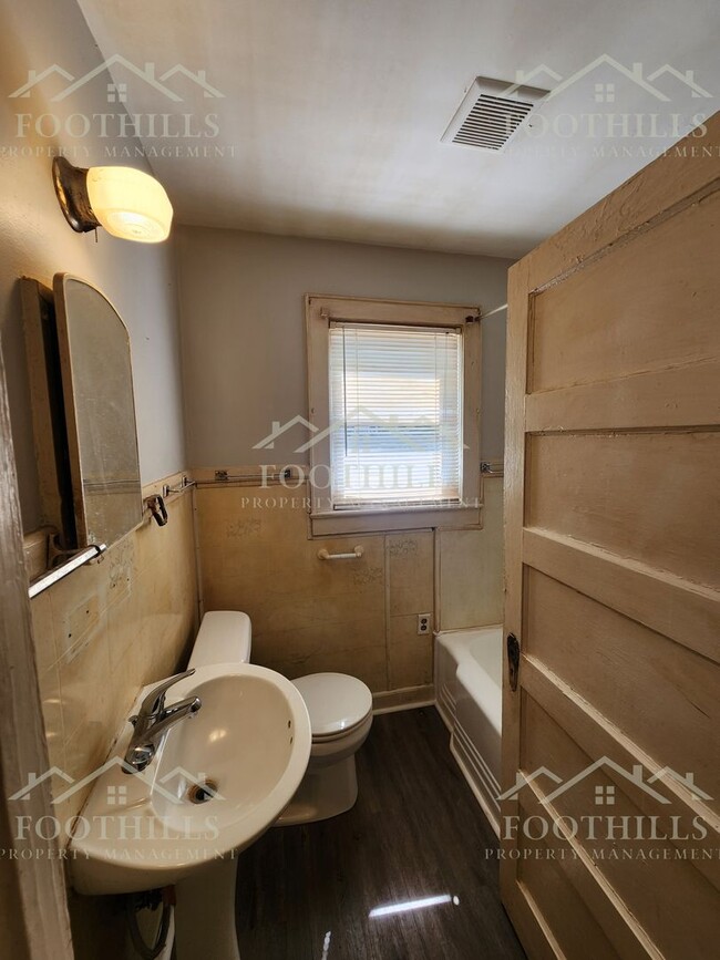 Building Photo - 507 Rose Hill St