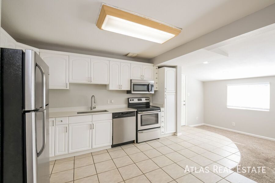 Building Photo - 1710 Hoffman Way