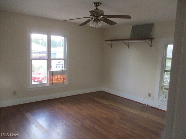 Building Photo - 203 S Diamond St