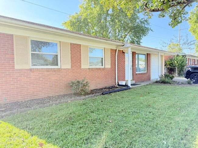 Building Photo - 1325 Longfellow Dr