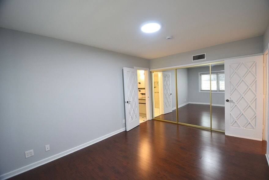 Building Photo - 11204 Peach Grove St