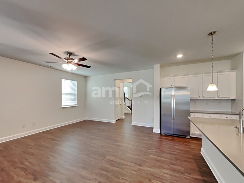 Building Photo - 7105 Garrett Ct