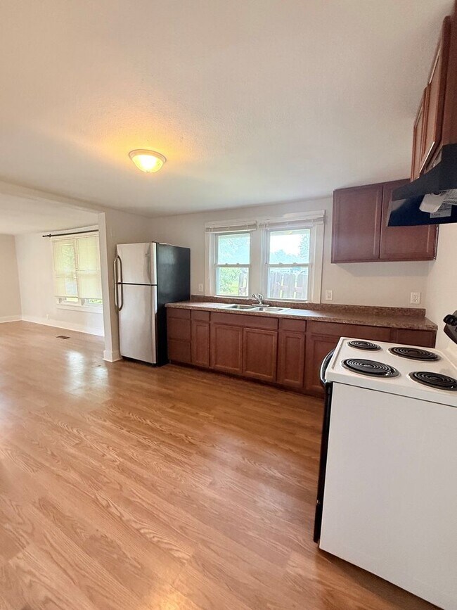 Building Photo - Now Available! Spacious 3 Bedroom on a Corner Lot