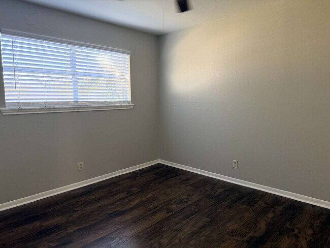 Building Photo - 2102 5th Ave N