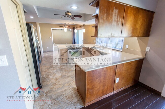 Building Photo - 944 W Meseto Ave