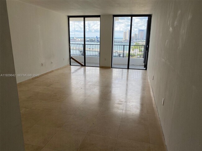 Building Photo - 555 NE 15th St