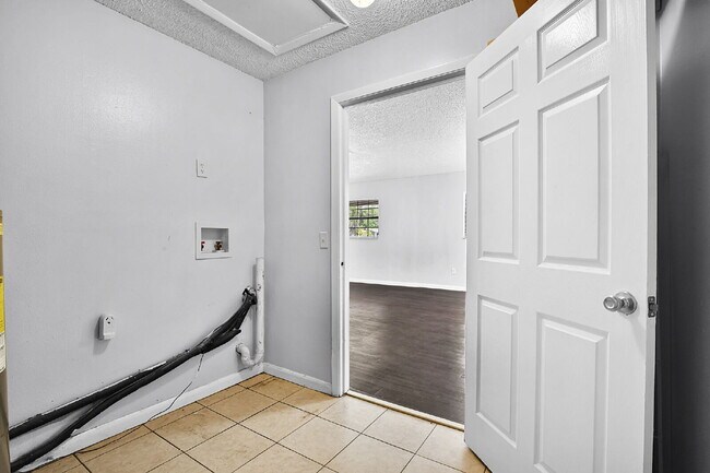 Building Photo - Move-In Ready 3-Bedroom Home with Spacious...