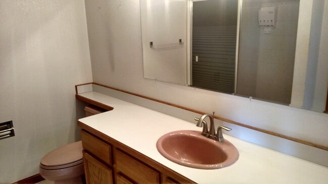 Building Photo - 3+ Bedroom 2.5 Bathroom 2 Car Garage Home ...