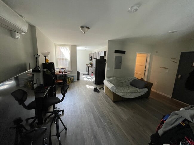 Building Photo - 1017 W Hamilton St