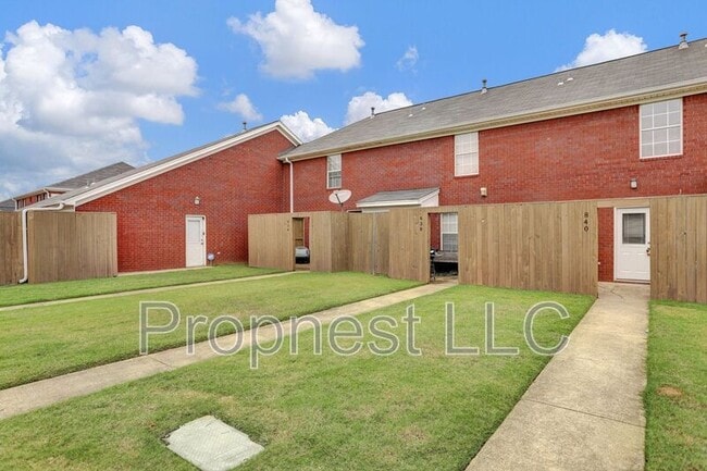 Building Photo - 840 Barrington Woods Cove