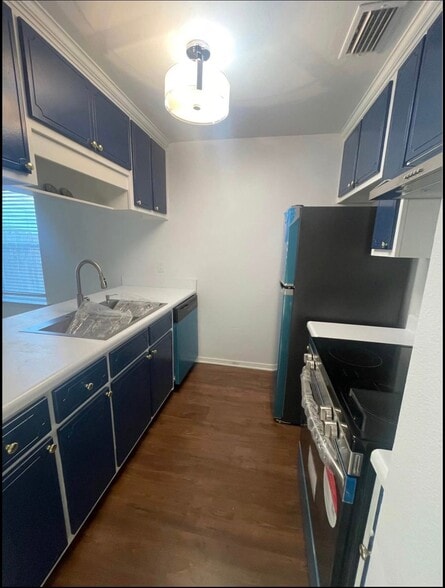 Building Photo - 5222 Medina Rd