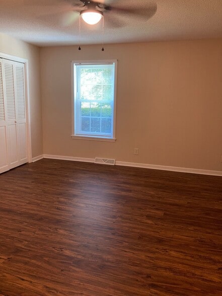 Building Photo - 611 E Mountcastle Dr