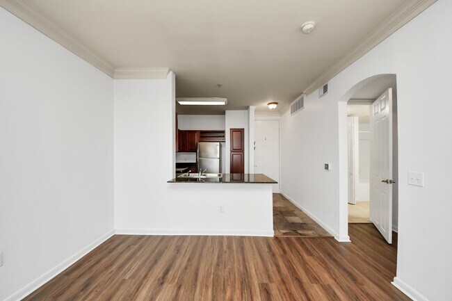 Building Photo - 7575 Kirby Dr