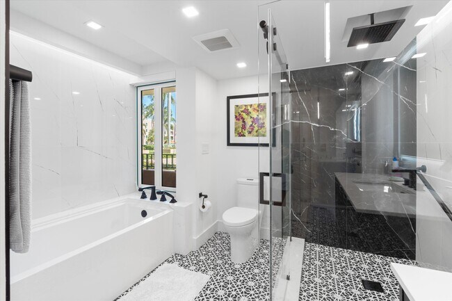 Building Photo - 120 SE 5th Ave