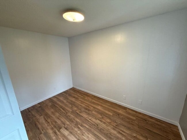 Building Photo - 1650 NW Highland Dr