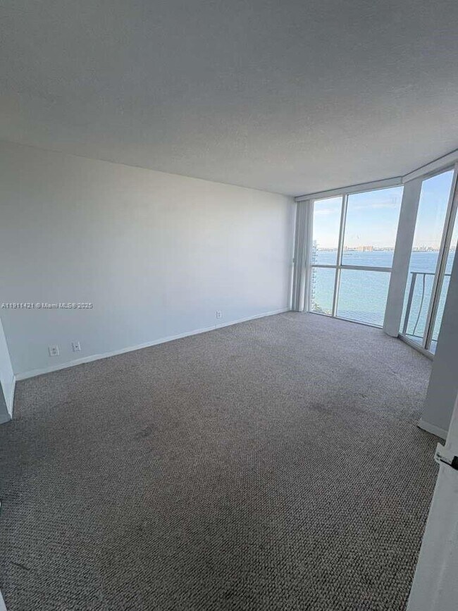 Building Photo - 7601 E Treasure Dr