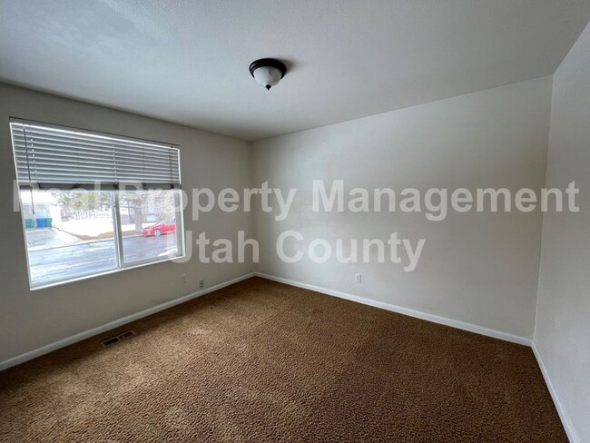 Building Photo - 1009 W 675 N