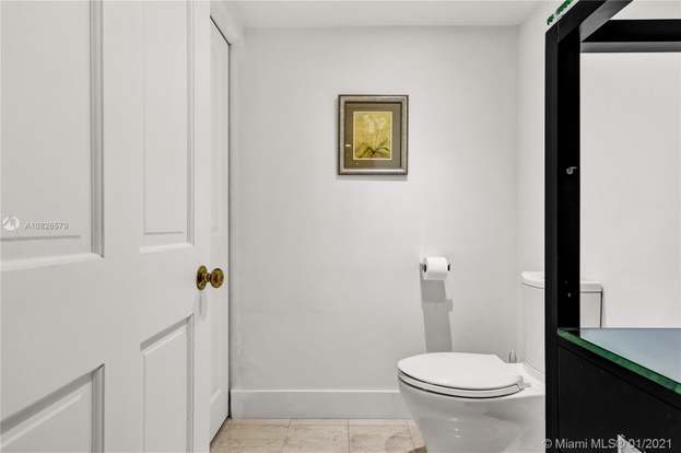 Building Photo - 251 Crandon Blvd