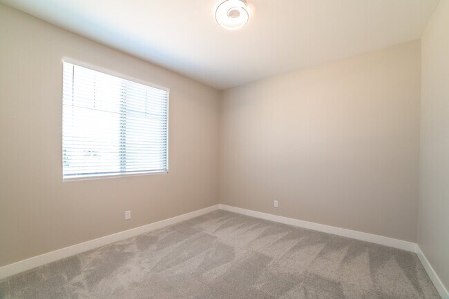 Building Photo - 13359 W Rowel Rd