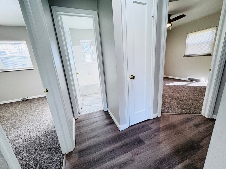 Building Photo - 1220 Colonial Ln