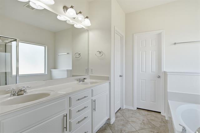 Building Photo - 15636 Gatehouse Dr