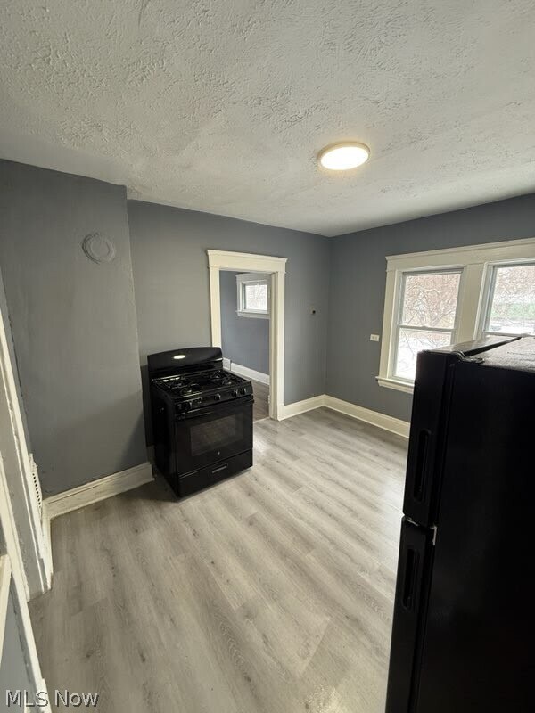 Building Photo - 10304 Shale Ave