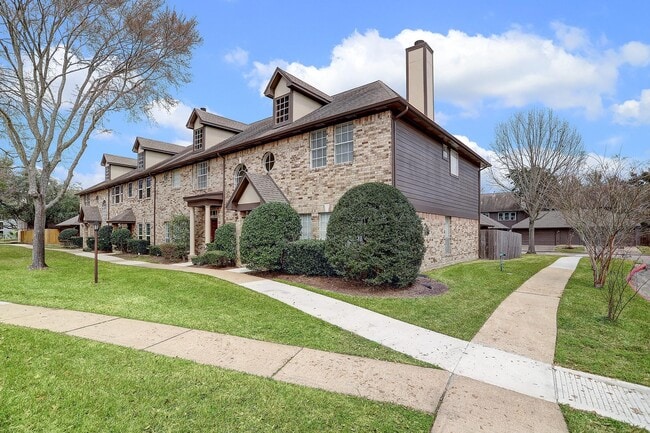 Building Photo - 2102 Gemini St