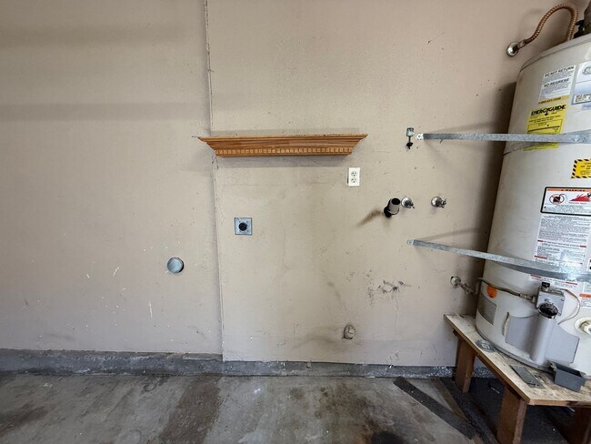 Building Photo - 4-bedroom single story in East Modesto!