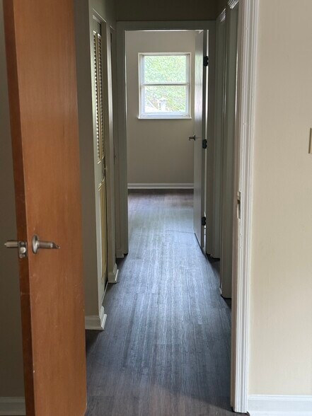 Building Photo - 8281 Sobax Dr