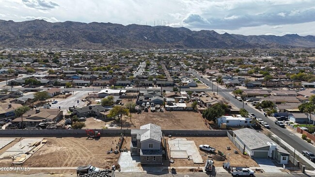 Building Photo - 921 E Desert Ln