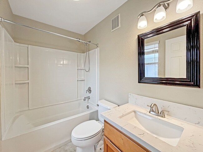 Building Photo - Beautiful 2 Bedroom, 2.5 Bath Condo in Eas...