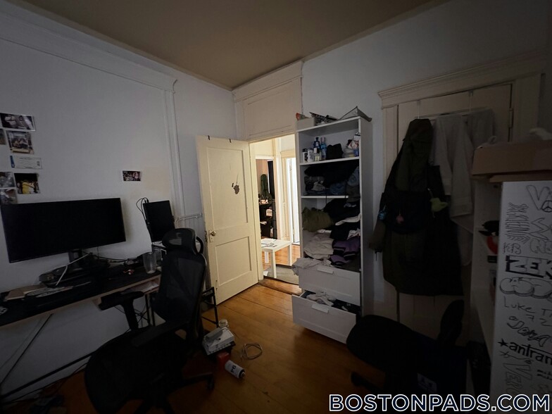 Building Photo - 46 Westland Ave