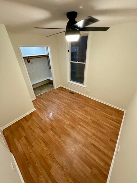 Building Photo - 1928 N Keeler Ave