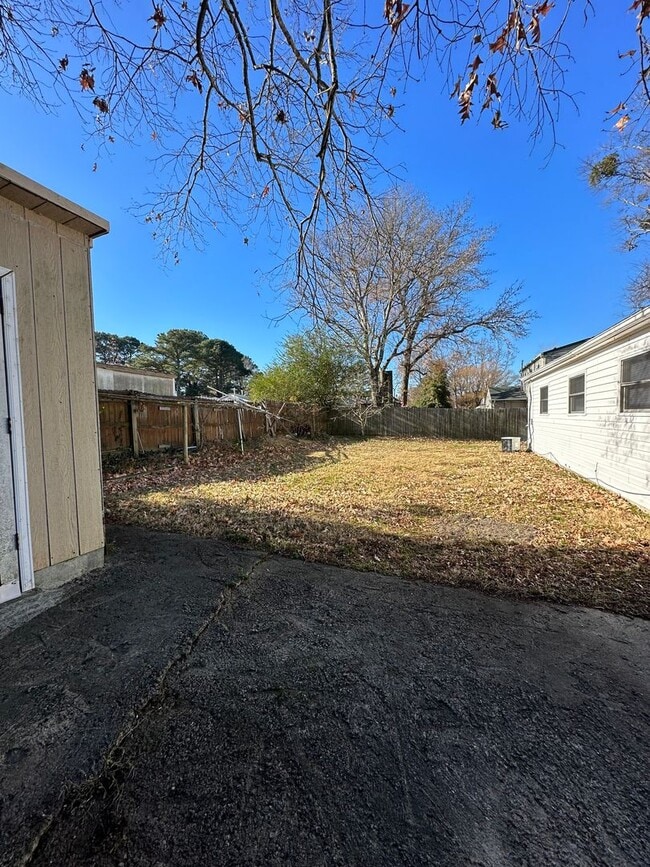 Building Photo - Malibu-4 Bedroom 2 Bath Single Family home