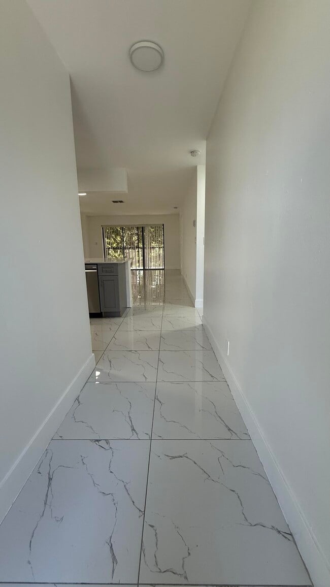 Building Photo - 4805 Arjaro Dr