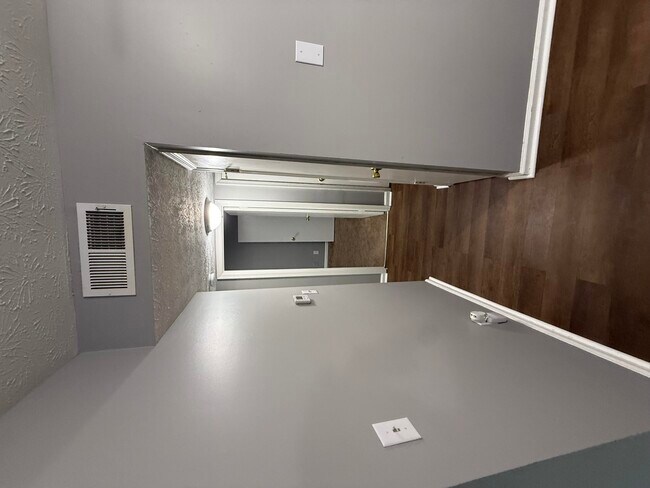 Building Photo - 121 N Brand St