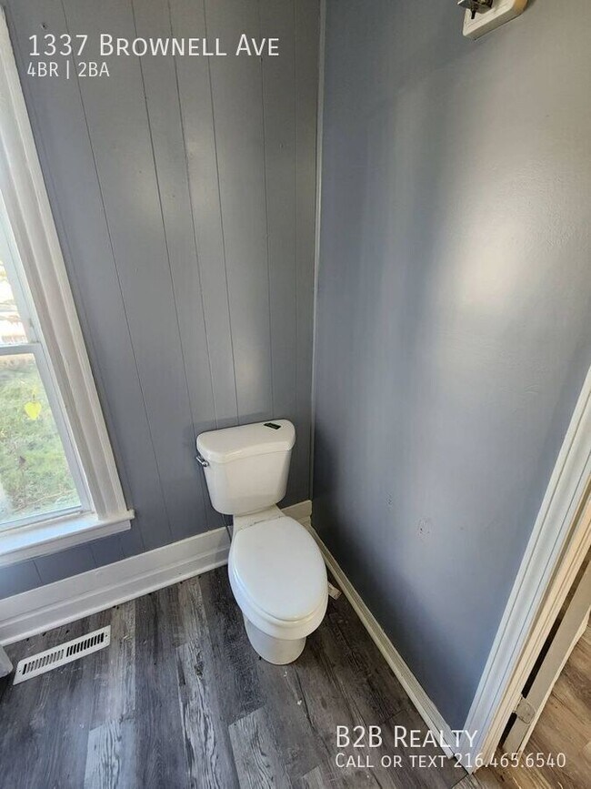 Building Photo - 1337 Brownell Ave