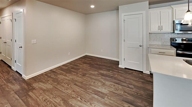 Building Photo - 2 Bedroom 2 Bath Duplex Close To Tinker AFB
