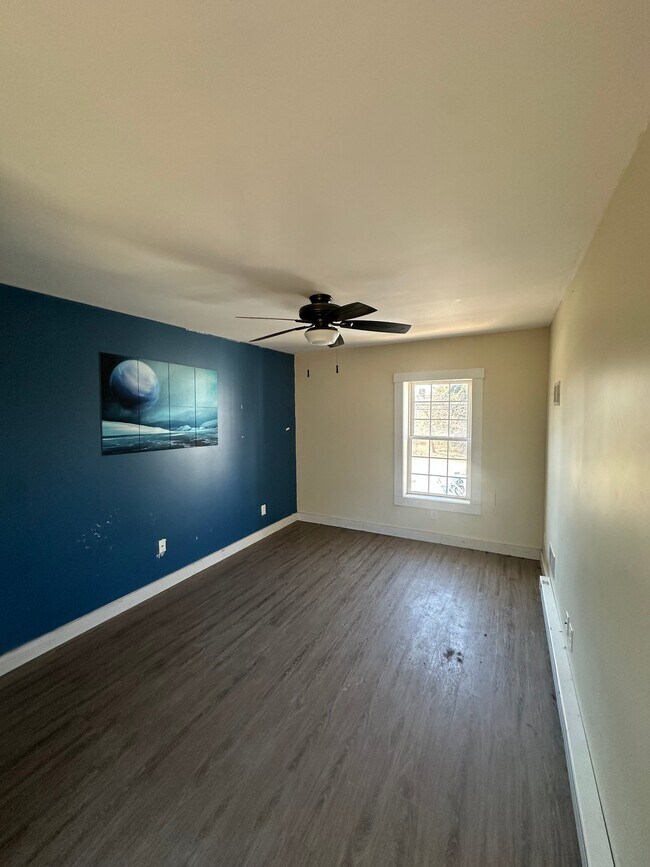 Building Photo - 546 Canaan St