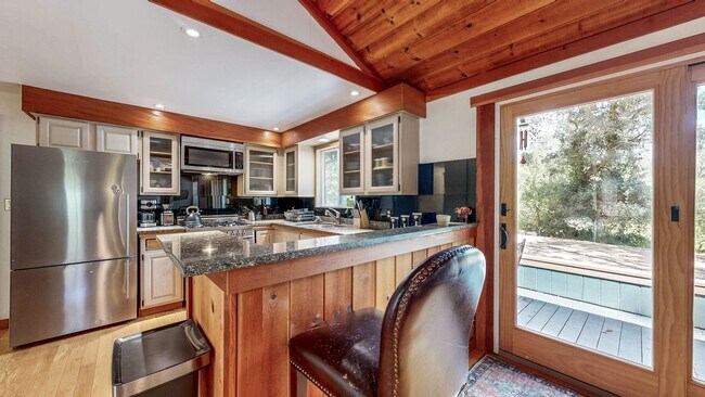 Building Photo - 1250 Bentley Dr