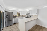 Building Photo - 2695 Albatross Rd N