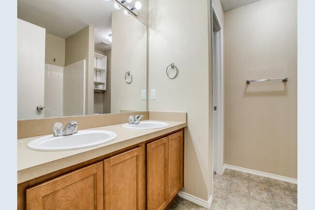 Building Photo - 1202 Angelina Dr