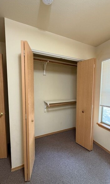 Building Photo - 594 Shadowrock Dr