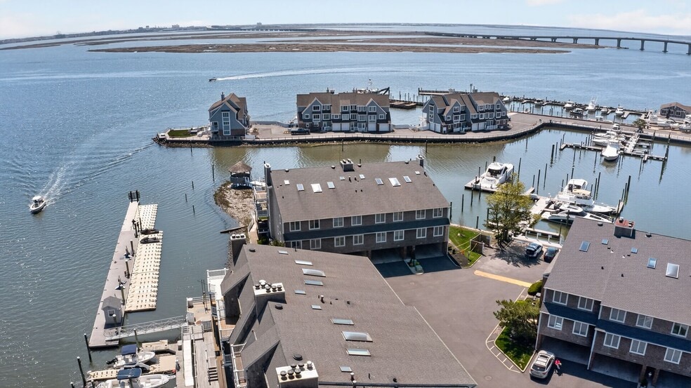 Building Photo - 1401 Harbour Cv S